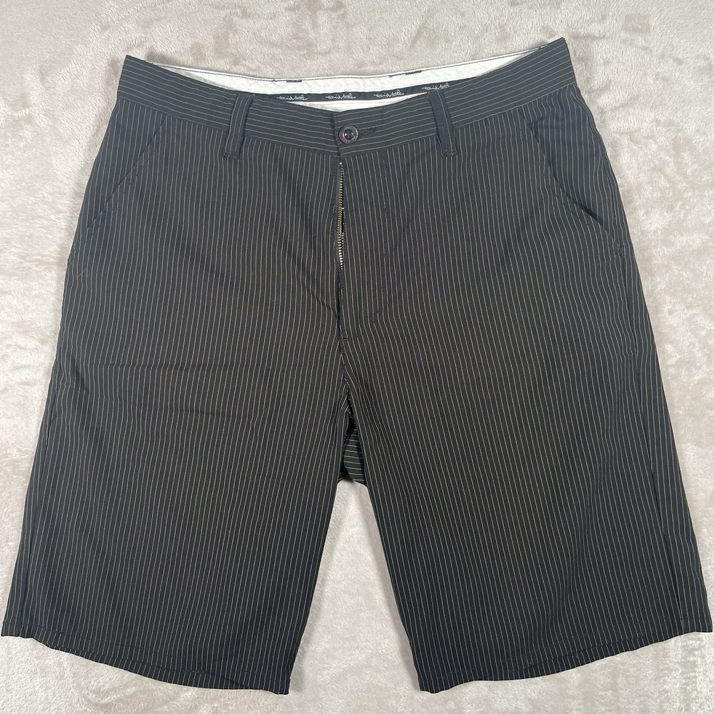 Travis Mathew Pinstripe Chino Golf Shorts Mens 32 Black 12" Microfiber Stretch